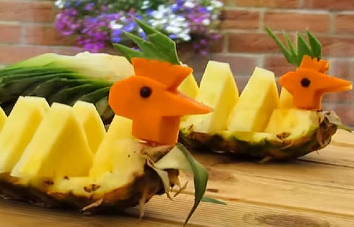 Kaip supjaustyti ir patiekti ananasą